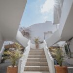 Ruken Demirer Instagram - Hacımemiş’in en keyifli lokasyonunda bulunan çok sevdiğimiz, Kurabiye Otel bu sezon yenilendi! Minimal dokunuşların doğanın tüm tonlarıyla buluştuğu yeni yüzüyle @kurabiyeotel sizleri bekliyor… 🍃Benden söylemesi ☀️#rukenontheroad 💙 || Our favorite @kurabiyeotel , located in the most pleasant location of Hacımemis, has been renewed this season! Kurabiye Hotel is waiting for you with its new face where minimal touches meet all the tones of nature… 🍃 #rukenontheroad 🌸