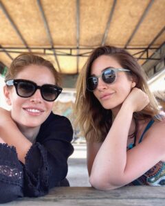 Ruken Demirer Instagram - Sisterhood 👭♥️😘 @rojdademirer__