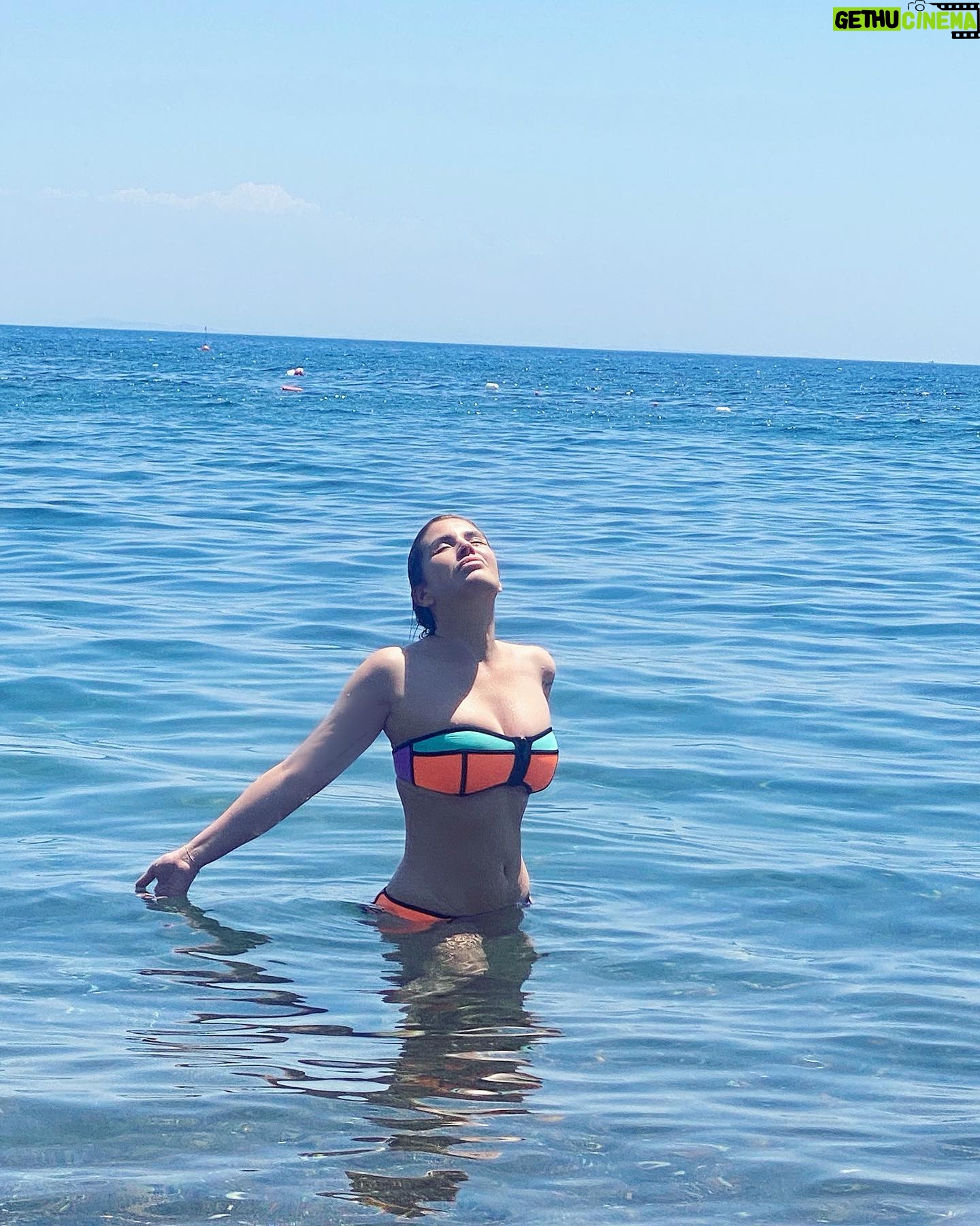 Ruken Demirer - 6.3K Likes - Yaz sezonu aΓ§Δ±ldΔ± βοΈπ || Summer season opened #righthererightnow #rukenontheroad π§ββοΈ