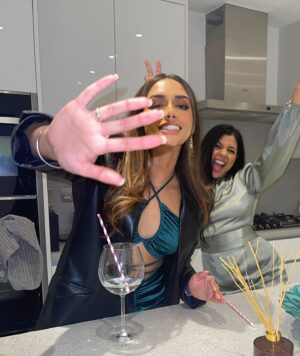 Rukku Nahar Instagram - 🖐🏽👼🏽🖤