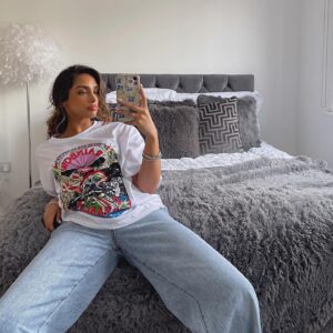 Rukku Nahar Instagram - Sitting like a lady 🤟🏽🫧