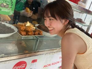 Runa Toyoda Instagram - 泊まったホテルと広大な緑とバインミー屋さん
こないだバインミー食べて、ベトナム行きたくなった

#2nd写真集 #gravure #việtnam #バインミー