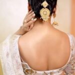 Runa Khan Instagram - জামদানী - @taqwausa ঝুমকা,খোঁপার কাঁটা- @mollika_official ব্লাউজ,বেল্ট- @dustcoat_blouz বটুয়া- Tan - ট্যান 💄- @makeoverfinesse 📸- @arafatsarkarofficial #runakhan
