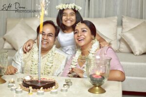 Runa Khan Instagram - ১২ বছর...

যে স্নেহ,যত্ন,ভালোবাসা,গুরুত্ব,সম্মান,আদর আমার প্রতি তুমি দেখিয়েছো এই বারো বছরে কখনো কখনো মনে হয়েছে আমার মা-বাবা’ও এভাবে আমার প্রতি অনুভুতির প্রকাশটা দেখাতে পারেনি.. 
যদিও আমি আমার বাবা-মার অতীব আদরের একমাত্র মেয়ে..😊

এবং আমি নিশ্চিত যে পরিমান মমতা ও দরদ নিয়ে তুমি আমার পিছে-পিছে ঘুরতে থাকো আমার একমাত্র সন্তানও কখনো এমন মমতা আর দরদে আমাকে আগলে রাখতে পারবে না..

জাগতিক আমার প্রায় সকল শখ-আহ্লাদ-চাওয়াই তুমি পূর্ণ করে ফেলেছো, তেমন কিছুই আর চাইবার নেই..
শুধু সুস্থ থাকো..আমার আর মেয়ের সাথে অনেক অনেক বছর বেঁচে থাকো..
ব্যাস এটুকুই চাওয়া..

শুভ কাগজ-কলম দিবস আমার EW ❤️

(বি.দ্র- এর মানে এই নয় যে,আমরা ঝগড়া-ঝাটি, রাগা-রাগি করে প্লেট-গ্লাস ভাঙি নাই কখনো..
প্লেট-গ্লাস ভাংচুর অতীতেও চলেছে ভবিষ্যতেও চলবে ইনশাআল্লাহ ..😏)