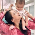 Runa Khan Instagram - আমার আব্বা আজকে প্রথম আমাকে দেখতে এসেছে আমার বাড়ীতে..🥰 আমার সোনাবাপ..😍 আমার তমোহর ❤️ যে জীবন ঘরের.. #familyfirst #familylove #nomakeup #nofilter #runakhan