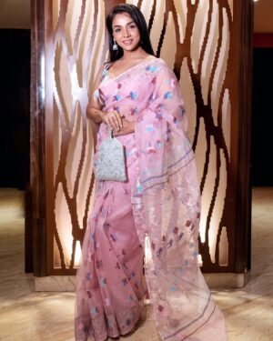 Runa Khan Instagram - 🌸🌸🌸
#runakhan

@dustcoat_blouz 
@taqwausa