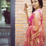 Runa Khan Instagram - 🧡🧡🧡 জামদানী- @taqwausa ব্লাউজ- @dustcoat_blouz #runakhan