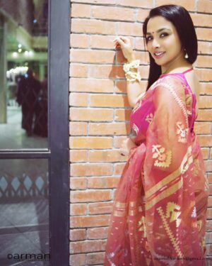 Runa Khan Instagram - 🧡🧡🧡

জামদানী- @taqwausa 
ব্লাউজ- @dustcoat_blouz 

#runakhan