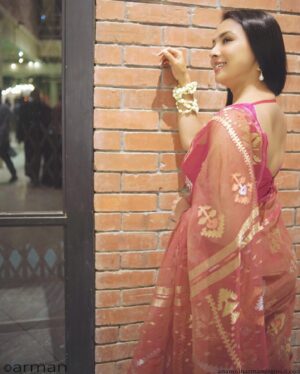 Runa Khan Instagram - 🧡🧡🧡

জামদানী- @taqwausa 
ব্লাউজ- @dustcoat_blouz 

#runakhan