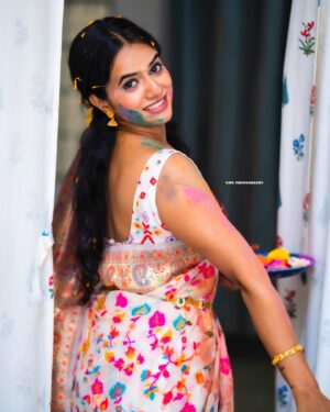 Rupali Wakode Instagram - Happy Holi In Advance 🥳

📸 - @omu_photography 

#holiphotography #holitheme2024 #holishoot #rangpanchami🎨 #pune #rupaliwakode