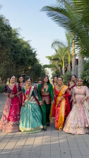 Rupali Wakode Instagram - कसंय…🔥hey Beauties 🫰
Students Work….🙌🏻✨

New Batch 15 April 👍
📲9145116437 
Basic to advance 
Makeup & hairstyle course✨

Costume & jwellery: 
@my_choice_the_rental ❣️
Shoot by: @pixlsby_sahilthakkar ❣️
Thank you so much gies for all love & support 🫰

@iam_mansikamble @kajol4513 
@rupali_wakode11 @sneha_langhe_ @sau_galande_137 @roshani_kakade_00 
@tejaswinijawale__ @_shivani_tambe_ 
@nailart_by_priyanka 

#priyankaundremakeupartist 
#trendingreels #reels #reelsinstagram