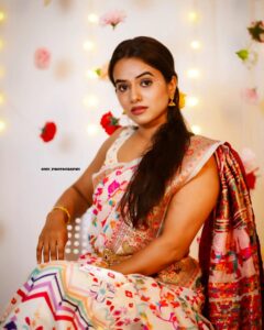Rupali Wakode Instagram - #omuphotography In Frame - @rupali_wakode11 Pc & Edit - @omu_photography #rupaliwakode #modelshoot #sony85mm18 #sony7iii
