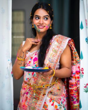 Rupali Wakode Instagram - Happy Holi In Advance 🥳

📸 - @omu_photography 

#holiphotography #holitheme2024 #holishoot #rangpanchami🎨 #pune #rupaliwakode