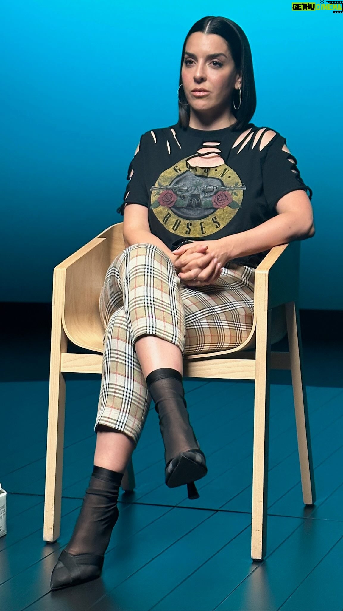 Ruth Lorenzo - 8.5K Likes - Lo importante que es cómo nos hablamos, esa es la raiz de todos los problemas, tu conversación interna.
“Desafíos” es un programa de @aprendemosjuntosbbva 2030 para conversar y pensar sobre los retos a los que se enfrentan los jóvenes en el presente. Me pasé por allí para plantear el debate vital sobre la importancia de nuestro diálogo interno.
Hay que estar muy pendiente de cómo te hablas a ti y hablarte tú como le hablarías a la persona que más quieres en el mundo.
🩵 @croquetamente__
#saludmental #tca #tcarecovery #conversacioninterna #desafios