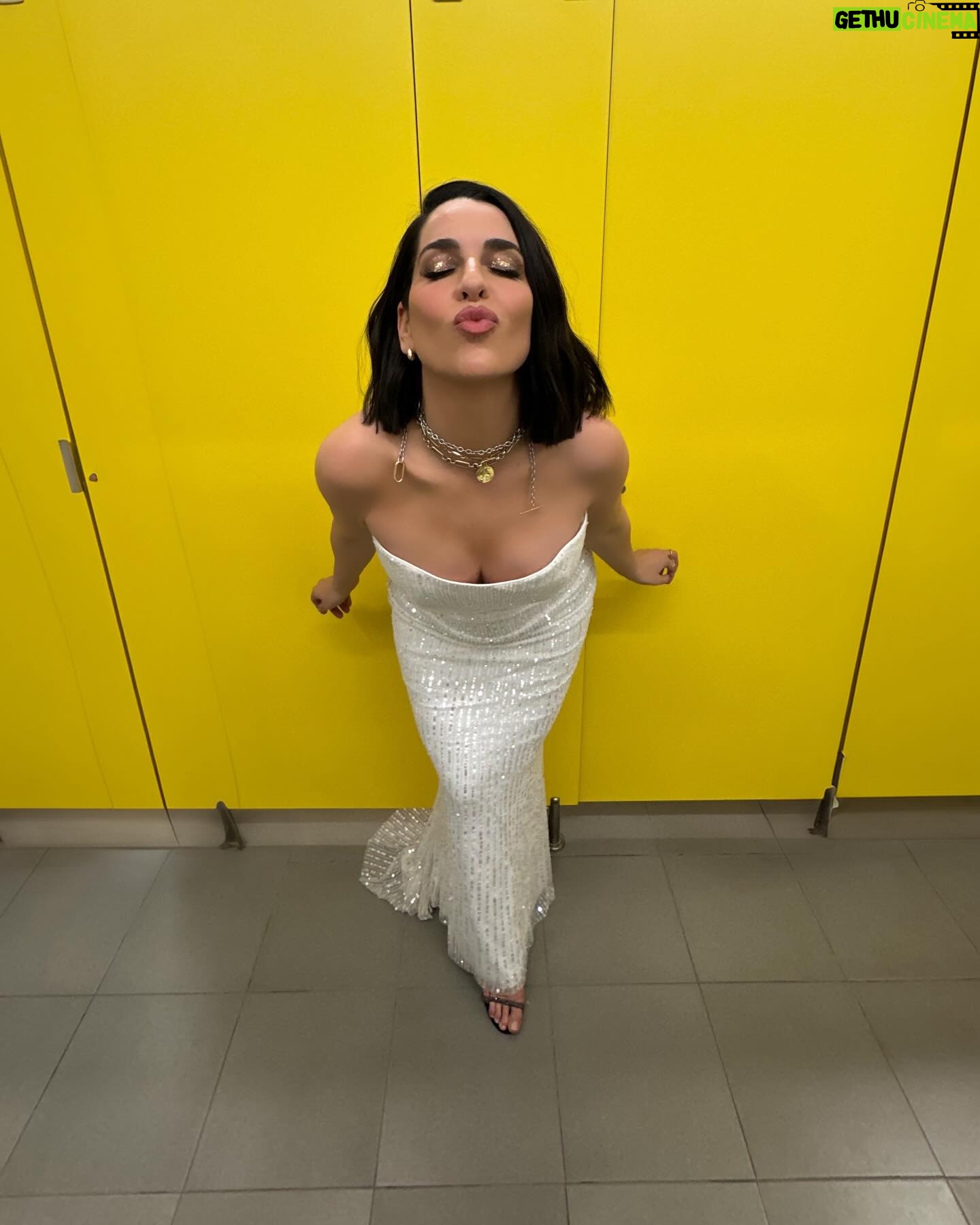 Ruth Lorenzo - 6.9K Likes - Y de repente la vida te sorprende… 🤍
#benidormfest2024
👗: @loveisintheair_bridal @jennypackham @__pdepaola @stevemaddenesp por @antoinella