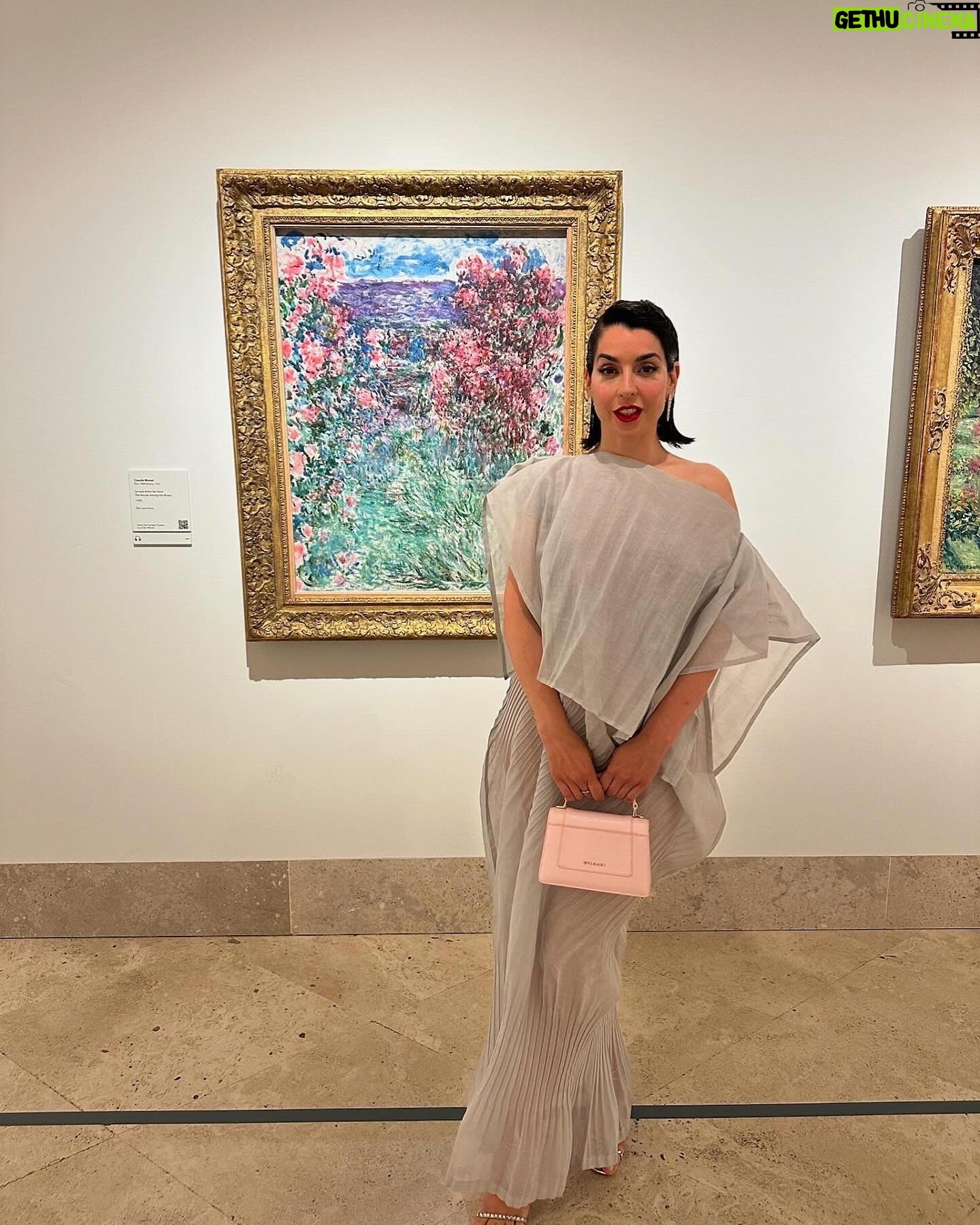 Ruth Lorenzo Instagram - Qué noche tan bella y tan especial abrazada por la magia del @museothyssen 🤍 Gracias @harpersbazaares por esta primera cita para celebrar la magnitud de la mujer en el mundo del arte🤍 #WomenInArt2024 💗✨ @rafapontessss Vestido @isseymiyakeofficial Bolso y joyas @bvlgari Zapatos @aquazzura Hair & makeup @pedrocedeno1