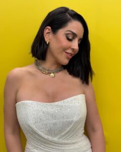 Ruth Lorenzo Instagram - Y de repente la vida te sorprende… 🤍 #benidormfest2024 👗: @loveisintheair_bridal @jennypackham @__pdepaola @stevemaddenesp por @antoinella