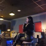 Ruth Lorenzo Instagram - Os dejo por aquí parte del proceso de trabajo de la nueva versión de “Dancing In The Rain”. Cómo fueron los días en el estudio grabando en directo con mis queridos músicos y dándole una nueva forma a la canción desde cero.✨ Gracias a @murcia_underground y a todo el equipo por hacerlo posible. @nando.w.w @sergydrums @rauldilara @ric_ruiz_ @david_lozano_artiste @manueltomasokell y gracias tambien a @grupocasatomas por cuidarnos tan bien. 🤍