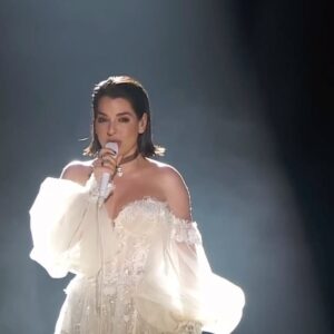 Ruth Lorenzo Instagram - 🤍🖤El 10 de mayo siempre será nuestro. Un día para recordar todos esos nervios, esa emoción por celebrar el gran sueño que es #Eurovision. Han pasado 10 años desde que me subí a aquel escenario y siento que desde aquella cita bajo la lluvia he crecido como persona y artista. He aprendido y conseguido ser por fin quien quiero ser con total libertad para seguir sintiendo la música con esa fuerza y celebrarla desde lo más profundo de mi ser. Un ejemplo de todo esto fue la nueva versión de “Dancing In The Rain” que llegó por sorpresa en febrero y espero que disfrutarais tanto como yo haciéndola. Van a llegar cosas increíbles, os lo prometo, y las viviremos juntos como siempre. Os amo. RL P.D. Toda la suerte del mundo para mañana a mis queridos @nebulossa_oficial. Disfrutad hasta el último segundo, es una experiencia increíble y que se queda contigo para toda la vida 🖤🤍 #DITR10years