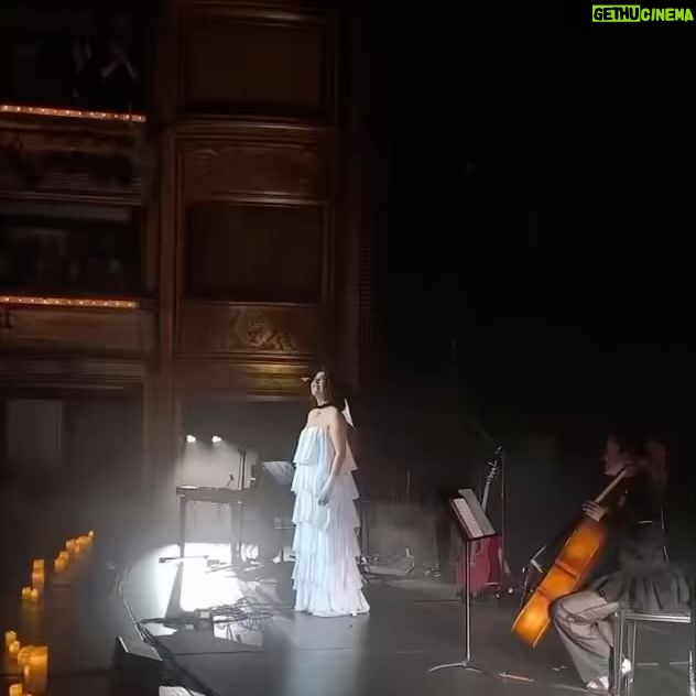 Ruth Lorenzo Instagram - Sigo en una nube después de todo lo que viví este sábado. Gracias por ese #soldout en @teatrodelazarzuela, gracias a todos los que estuvisteis allí conmigo para celebrar esa noche en blanco tan mágica en Madrid. GRACIAS por estar siempre ahí agarrando fuerte mi mano. Os amo ❤️✨ Créditos: Estilismo: @bibencia x @antoinella @raichel.varona MUAH: @saigucosmetics @lorealpro_educacion_es @tenagency x @jehosuavogele @manugarciia_mkp Estilismo @rocioplorente: @david__moss @alvaro.vilares Estilismo @ric_ruiz_: @jorgede.alvarez Fotografía: @diegphto