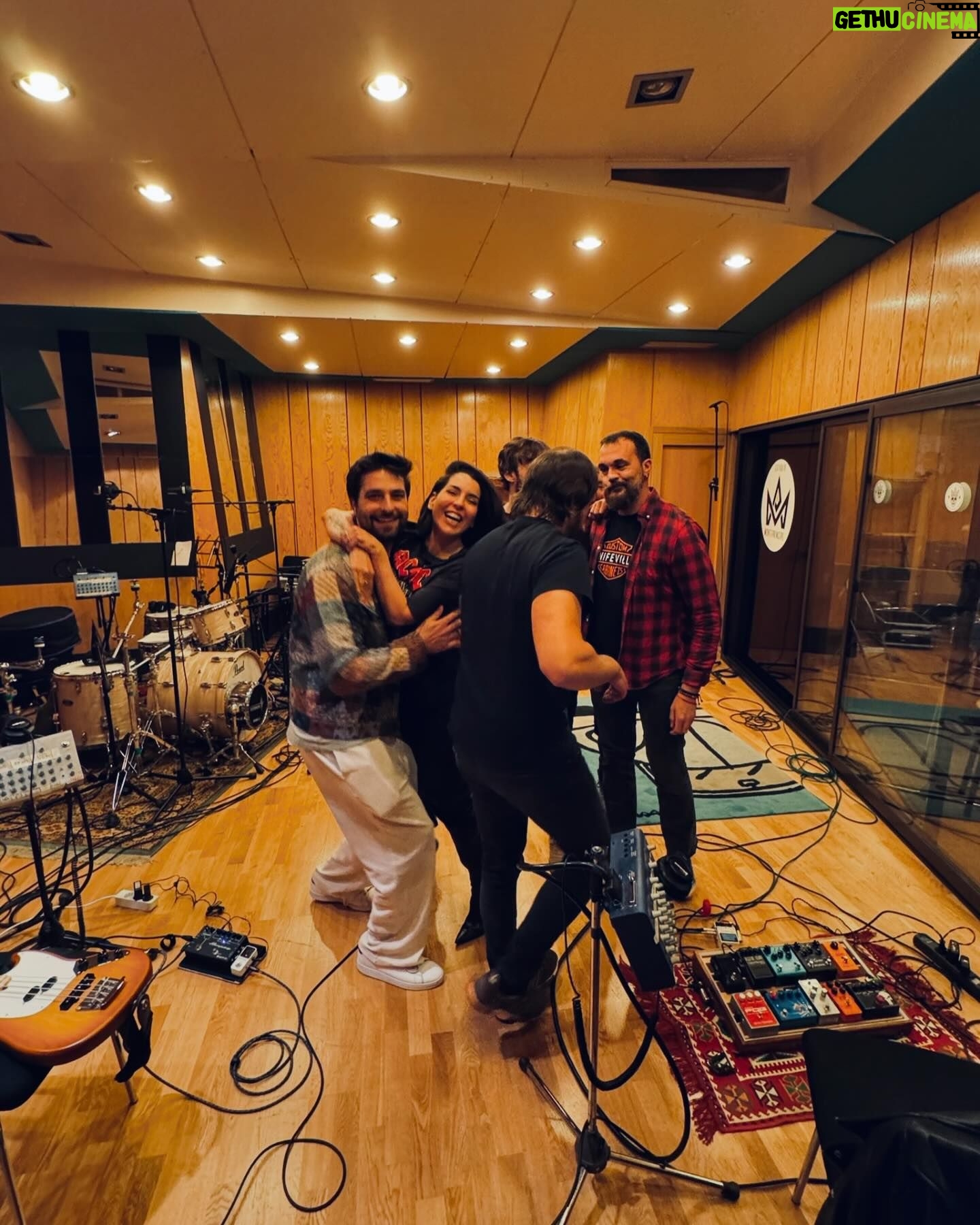 Ruth Lorenzo Instagram - Aquí no paramos 🤍 #workinprogress #music #studiotime