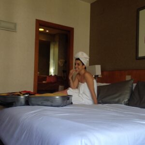 Ruth Lorenzo Instagram - Me estáis haciendo viajar en el tiempo. Todo este cariño tan increíble que estoy recibiendo en esta preciosa aventura que es el @benidormfest_rtve me ha hecho recordar lo bello que fue el camino de “Dancing In The Rain” a @eurovision.

La nostalgia ha hecho que esta mañana revisara todos esos momentos vividos y he querido compartir con vosotros algunos de ellos. 

1️⃣ En el Set de “Dancing In The Rain”
2️⃣ Making of de “DITR”
3️⃣ La habitación de hotel que fue hogar durante meses
4️⃣ Grabando voces 
5️⃣ Siempre quise ser sirena
6️⃣ Uno de nuestros últimos directos previos a la actuación 
7️⃣ y 8️⃣ Mis dos Conchitas ❤️‍🩹
9️⃣ Y lo sabes…
🔟 Con José María Iñigo ✨

Me encantaría leer lo que significó ese año en #Eurovision para vosotros. Os amo 💙🧜🏽‍♀️ #DITR10years