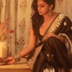 Rutuja Bagwe Instagram - 🖤🖤🖤 saree @sootsparsh jewellery @candies_collection MUA @riyapanchal.makeupartist #saree #sareelove #rutujabagwe #sareelover #black #duskybeauty
