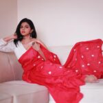 Rutuja Bagwe Instagram - ❤️🤍❤️🤍❤️ p.c @miss_canon_21 saree @bahurupa_ #saree #redsaree #sareelover #sareelove #sareefashion #sareeindia #red #rutujabagwe