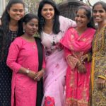 Rutuja Bagwe Instagram - saree painted by these beautiful girls 🫶 श्रीरंग चॅरीटेबल ट्रस्ट, मुंबई ही गेली १७ वर्षापासुन कला क्षेत्रात कार्यरत आहे. कलेच्या माध्यमातून दिव्यांग व्यक्तींना त्यांच्या उदरनिर्वाहाचे साधन मिळवून देण्याबाबत कार्य करीत आहे. विशेषतः दृष्टीबाधित व्यक्तींना चित्रकला आणि हस्तकला शिकवून त्यांच्यासाठी विशेष ‘रंगगंध’ रंगांची निर्मिती केली आहे. रंगामध्ये गंध मिश्रित असल्याने गंधाच्या साहाय्याने दृष्टीबाहीत मुलं या रंगाचा योग्य वापर करून त्यांच्या मनातील भावना चित्रातून व्यक्त करीत आहे. महाराष्ट्रातील ३५०० पेक्षा जास्त दृष्टीबाधितांना याचा लाभ होत आहे. त्याचप्रमाणे नृत्य, गायन, संगीत आणि नाटय अशा विविध कलाप्रकारातून मतीमंद व गतीमंद विद्यार्थ्यांना कलेच्या थेरपी देऊन त्यातून त्यांच्या सर्वागिण विकास होत आहे. आजचा दिवस खास आहे कारण त्यांनी रंगवलेली साडी आज मला नेसून त्यांच्या या रंगातल्या अंतरंगात डोकावता आलं … या दृष्टिबाधित मुलींनी सुंदर साडया रंगवल्या आहेत … आपणही या सड्या विकत घेऊन या कुटुंबाचा एक भाग होऊ शकता … संपर्क - सुमित पाटील 8108191759 www.shreerang.org #saree #sareelover #sareelove #handpaintesaree #madewithlove #strongwomen #rutujabagwe