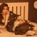 Rutuja Bagwe Instagram - Happy women's day 🖤 Saree @sootsparsh MUA @riyapanchal.makeupartist Jewellery @candies_collection #women #strong #bold #powerful #kind #loving