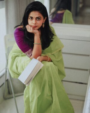 Rutuja Bagwe Instagram - Finding joy in simplicity….
.
.
.
#rutujabagwe #pratipadaclothing #rohitographs