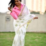 Rutuja Bagwe Instagram - 🤍🤍🤍 Saree @cottonect_ck P.c harshit mhatre #sareelove #sareelover #sareelovers #sareeindia #cotton #cottonsaree #rutujabagwe