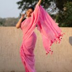 Rutuja Bagwe Instagram - pretty pink 💕 saree @bahurupa_ p.c @ashayrtulalwar MUA @riyapanchal.makeupartist #saree #sareelove #pink #pinksaree #fresh #sunset #goldenlight #rutujabagwe
