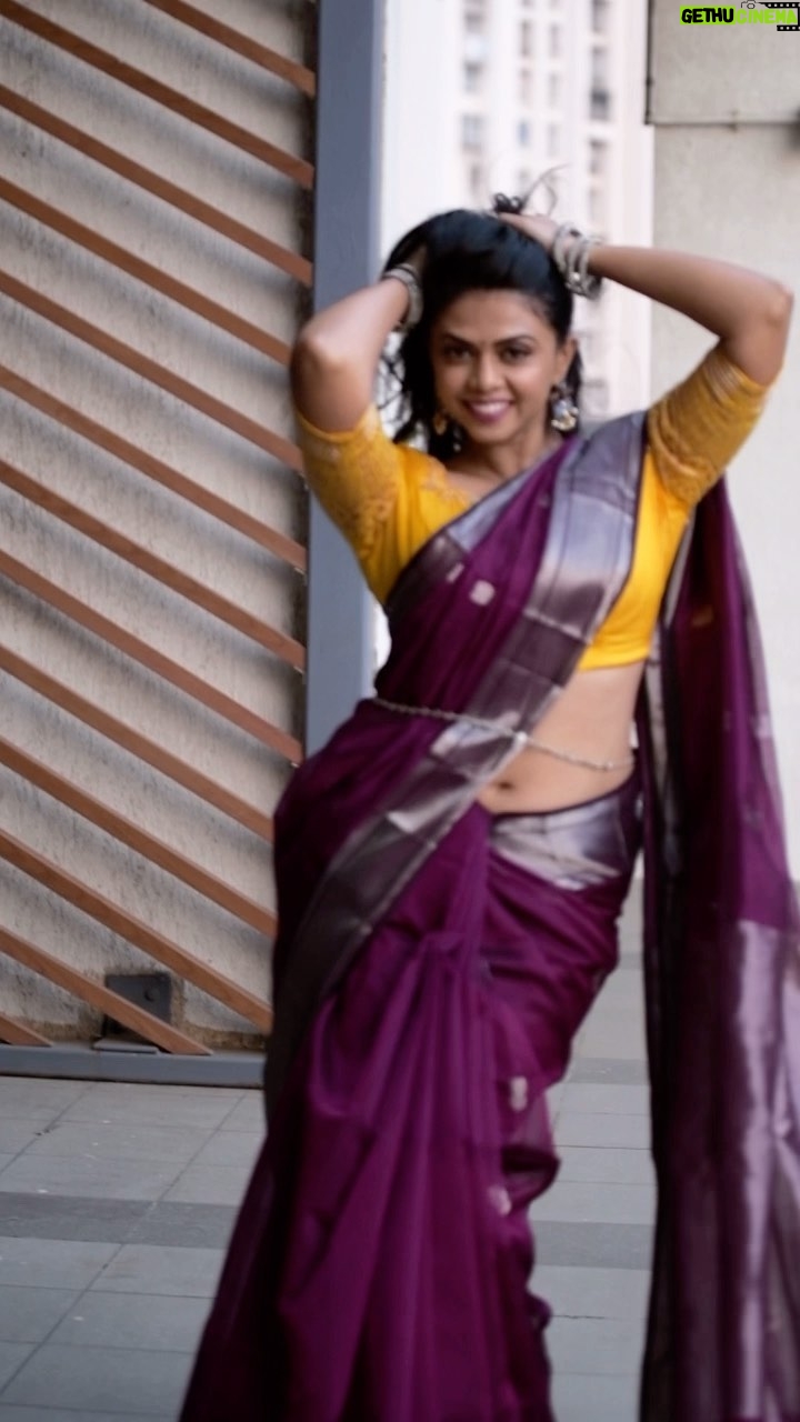 Rutuja Bagwe - 6.1K Likes - #sareelover #forever ❤️
saree @bahurupa_
blouse @liiyanna_designs
v.c @ashayrtulalwar
MUA @riyapanchal.makeupartist
#réel #reelitfeelit #saree #sareelove #sareelovers #sareeindia #sareecollection #sareestyle