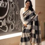 Rutuja Bagwe Instagram - Black🖤&🤍white saree @pratipadaclothingofficial blouse @liiyanna_designs p.c @chandrapal007 @vishakha.in #saree #sareelove #sareelover #blackandwhite #smile #rutujabagwe
