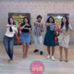 Rutuja Bagwe Instagram - झणझणीत 'लंडन मिसळ' चा आस्वाद घेण्यासाठी आजच गाठा तुमचे जवळचे सिनेमागृह 'लंडन मिसळ' सर्वत्र महाराष्ट्रात प्रदर्शित #LondonMisal #InCinemasNow #ABInternational #MahalasaEntertainment #LondonMissalLimited