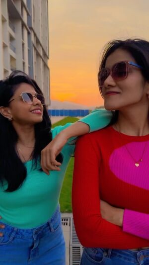 Rutuja Bagwe Instagram - @aakankshagade tu dance kar me majja karte 😜 

V.c talent ki dukan @anaghaa_atul 😘 

#réel #reels #reelsinstagram #reelitfeelit #friends #funtime #happytime #peace #rutujabagwe