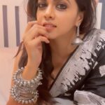 Rutuja Bagwe Instagram – Beautiful saree by @sootsparsh 🖤
v.c my favourite @ashayrtulalwar 🤗
MUA @riyapanchal.makeupartist 😘
jewellery @candies_collection ❣️

Kudos to @sootsparsh for creating this stunning black saree! 🖤 It’s not just incredibly comfortable, but versatile enough to grace any occasion. I love the fact that it supports weaving communities across India. Thank you for the elegance and social impact woven into this beautiful creation!

[Mulberry Silk Saree, Katan Silk saree, sustainable fashion, handloom saree, handwoven saree, Varanasi saree, Varanasi]

#MayaCollection #KatanSilkSaree #MulberrySilk #handloomsarees #handloomsilksarees #silksaree #saree #sareelove #sareeinspiration #SootSparsh #varanasi #varanasisaree #handmadejewellery #handmadefabricjewellery #handmadewithlove❤ #stylingsaree #stylingjewelry