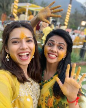 Rutuja Bagwe Instagram - Yelloooowww guys!❤️

#diljitmorning #happypicture #vibehai
