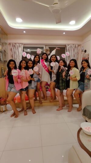 Rutuja Bagwe Instagram - Be around people that are good for your soul 😃 
love you girls ❤️ 
@anuja_bagwe @yogini_keluskar @pauravi1805 @karekarpriyanka @travl.more @devika_jadhav @ankitaatul1 @priyankahande_22 

#college #friends #unconditional #happyme #fun #reels #reelitfeelit #réel #thisisus