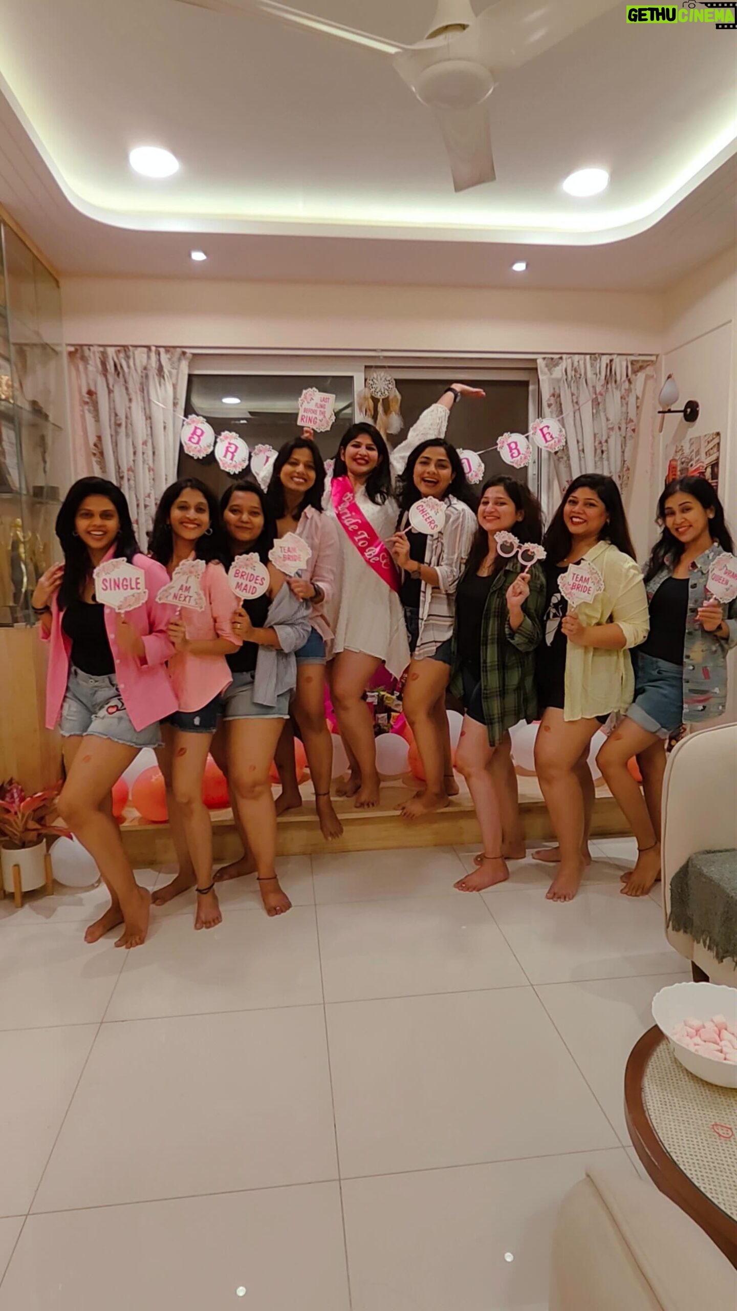 Rutuja Bagwe - 10.5K Likes - Be around people that are good for your soul 😃
love you girls ❤️
@anuja_bagwe @yogini_keluskar @pauravi1805 @karekarpriyanka @travl.more @devika_jadhav @ankitaatul1 @priyankahande_22
#college #friends #unconditional #happyme #fun #reels #reelitfeelit #réel #thisisus