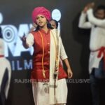 Rutuja Bagwe Instagram - 'सोंग्या' चित्रपटाच्या ट्रेलर लाँचला अभिनेत्री ऋतुजा बागवेने सादर केलं भारुड!🙏 @rutuja_bagwe #SongyaMovie #सोंग्या #TrailerLaunch #RajshriMarathiExclusive