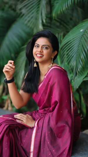 Rutuja Bagwe Instagram - Do good and good will come to you 😇😃

saree @pratipadaclothingofficial 

#happyme #dogood #bereal #true #pure #peace #saree #sareelove #windy #sareelover #rutujabagwe