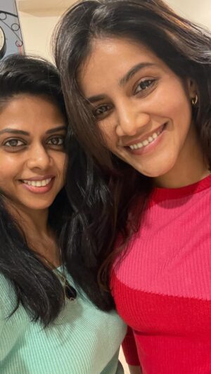 Rutuja Bagwe Instagram - मज्जा 👭❤️
v.c @anaghaa_atul 😘 

#réel #reelsinstagram #reelitfeelit #reels #friends #happytime #happyme #rutujabagwe #peace