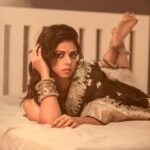 Rutuja Bagwe Instagram - 🖤🖤🖤 saree @sootsparsh #saree #sareelove #sareelover #black #beauty #rutujabagwe