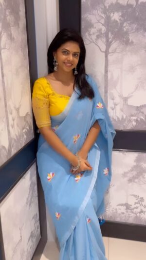 Rutuja Bagwe Instagram - 🦋🦋🦋

Pure Handlooms saree

Product Details
Fabric Pure Mulmul Cotton
Blouse Running Included

Price 1500 INR 

For Queries : Connect us on Whatsapp 8879879084

In Frame @rutuja_bagwe
Curated @atharvchavan_official
Pictures @rohitographs
Assisted @pixel.by.sai 

#pratipadaclothing #acompleteclothingbrand #startup #sarees #purecotton #handloom #cottonsarees #rutujabagwe #newshoot #supportsmallbusiness #saree #sareelove #sareelover #rutujabagwe