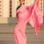 Rutuja Bagwe Instagram - 💕💕 saree @bahurupa_ blouse @liiyanna_designs p.c @ashayrtulalwar MUA @riyapanchal.makeupartist jewellery @candies_collection #saree #sareelove #pink #sunset #rutujabagwe