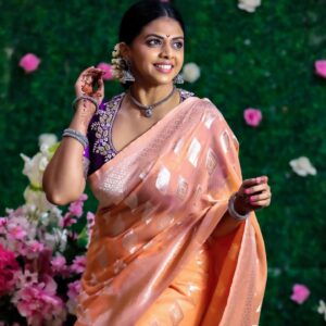 Rutuja Bagwe Instagram - #sareelover forever 🫶

blouse @liiyanna_designs 

#saree #sareelove #treditional #happyme #rutujabagwe
