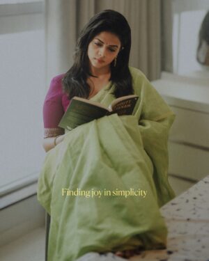 Rutuja Bagwe Instagram - Finding joy in simplicity….
.
.
.
#rutujabagwe #pratipadaclothing #rohitographs