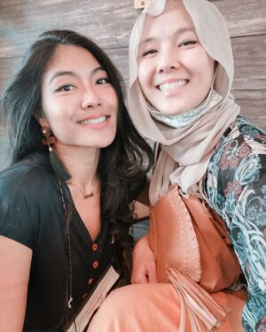 Ruzana Ibrahim Instagram - So my sister said I never post our picture together alololo. I mean, I rarely post stuff up nway ayee. Siapa suruh hang tak duduk serumah dah 🙄🤪 lapchuuuu bebeh. I present to you, my ex partner in crime 🙊😗🤗